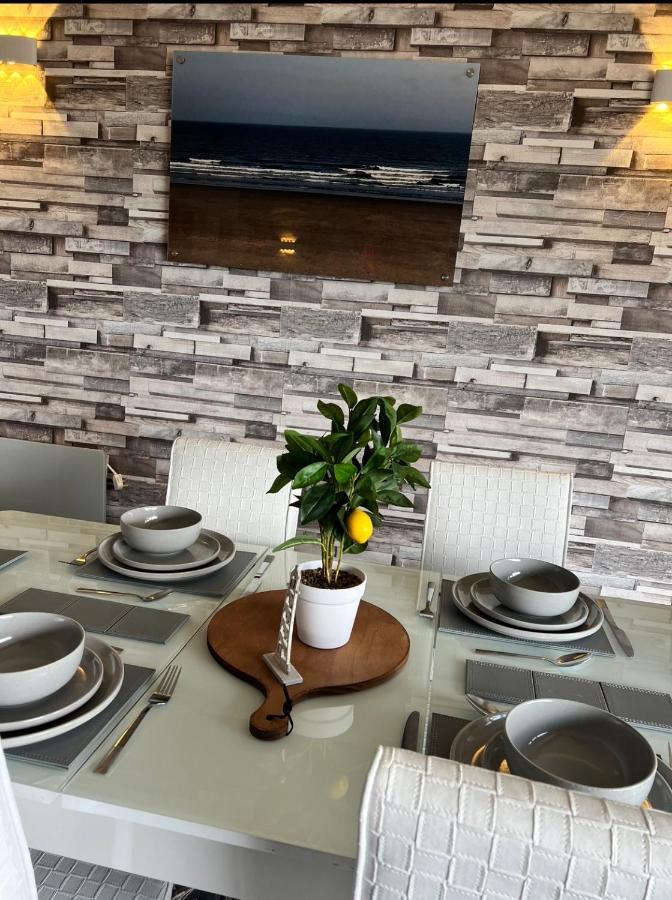 Sea View Lavish Apartment Sky Tv Whirlpool Bath Huge Balcony Newly Refurbished Bridlington Eksteriør billede