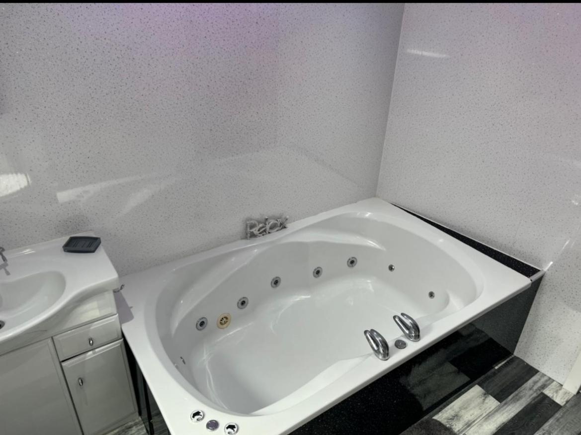 Sea View Lavish Apartment Sky Tv Whirlpool Bath Huge Balcony Newly Refurbished Bridlington Eksteriør billede